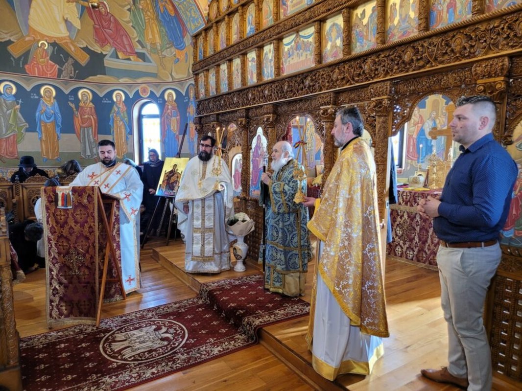 Sfințire de pictură la biserica arădeană din Variașu Mare 285574