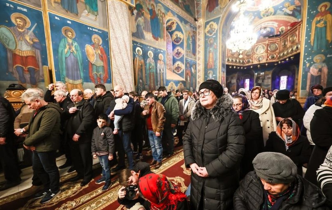 Slujire arhierească la catedrala din Huși 285652