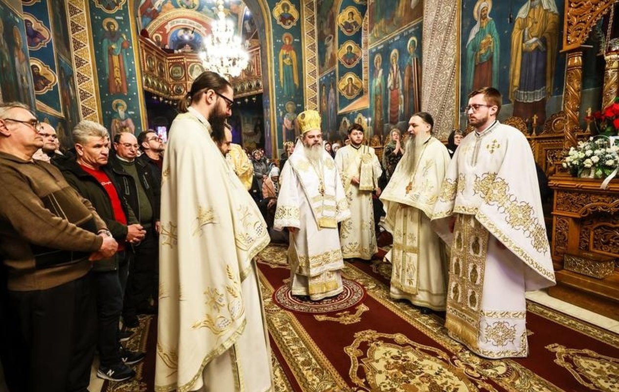 Slujire arhierească la catedrala din Huși 285653