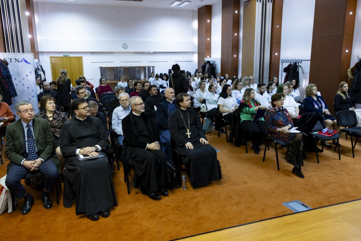 Sesiune științifică despre îngrijirea medicală și spirituală a bolnavilor de cancer 285718