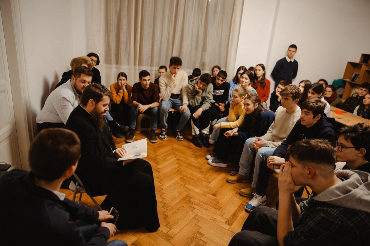 Activităţi cu tinerii clujeni 285795