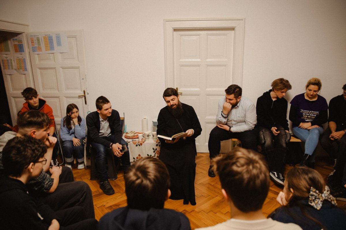 Activităţi cu tinerii clujeni 285799