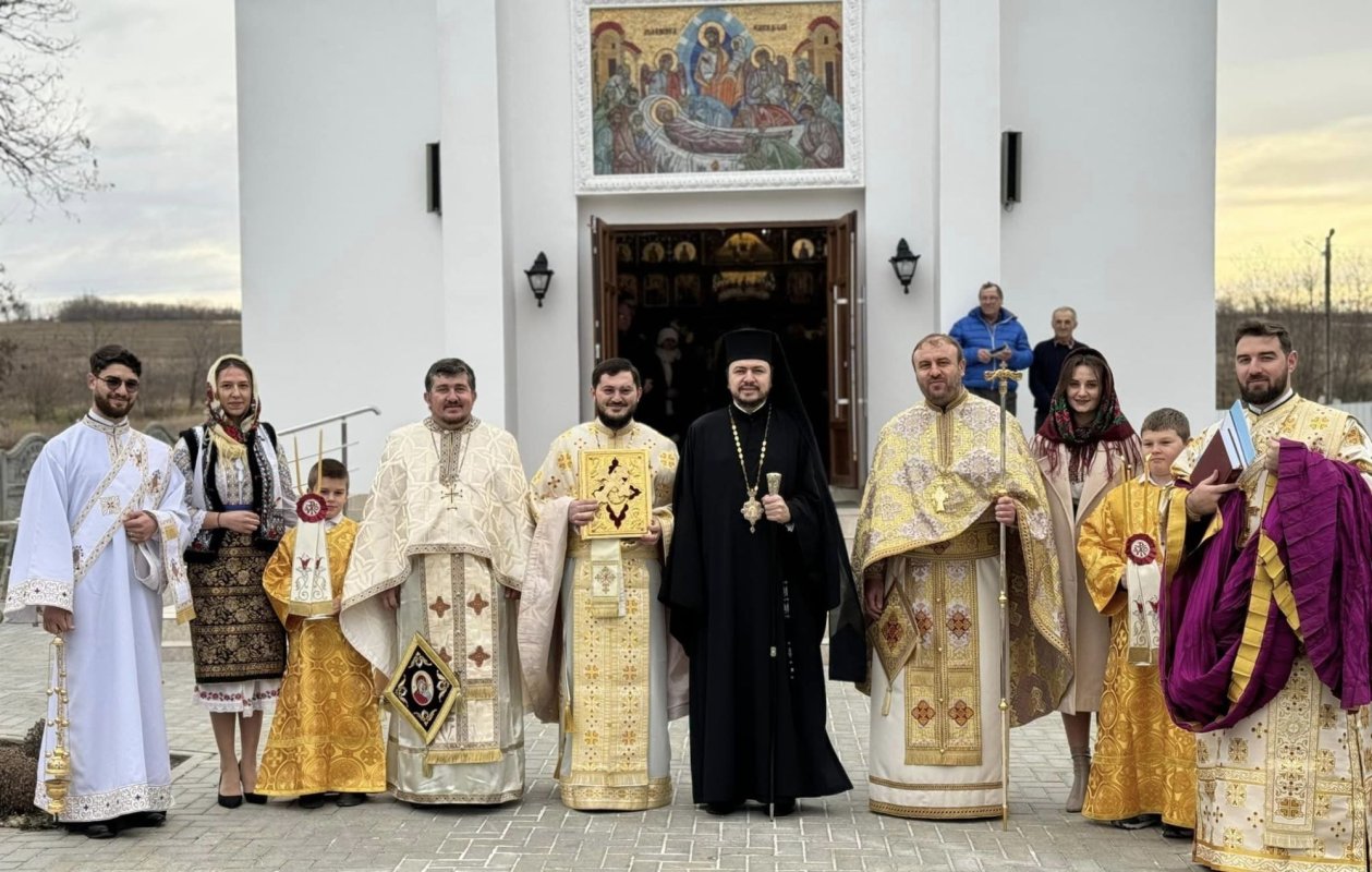 Sărbătoare și bucurie în Parohia „Adormirea Maicii Domnului” din satul Cucoara 285784