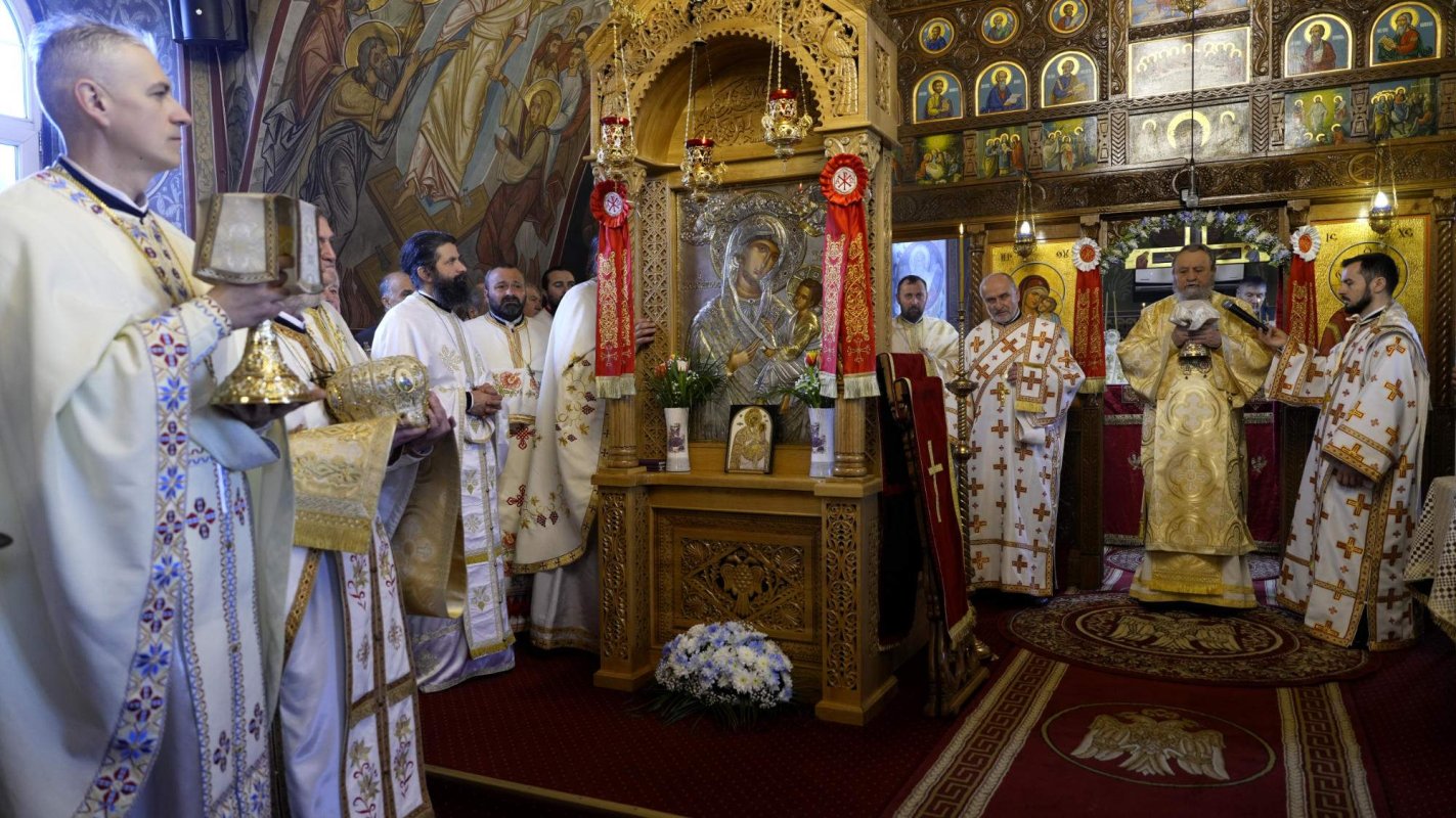 Sfinţire de troiţă la Biserica „Sfântul Ioan Botezătorul” din Făgăraș 286056