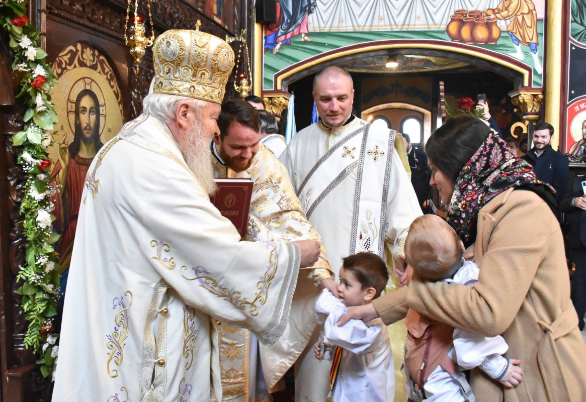 Slujire arhierească la Biserica „Sfinții Arhangheli Mihail și Gavriil” din Domnești 286048