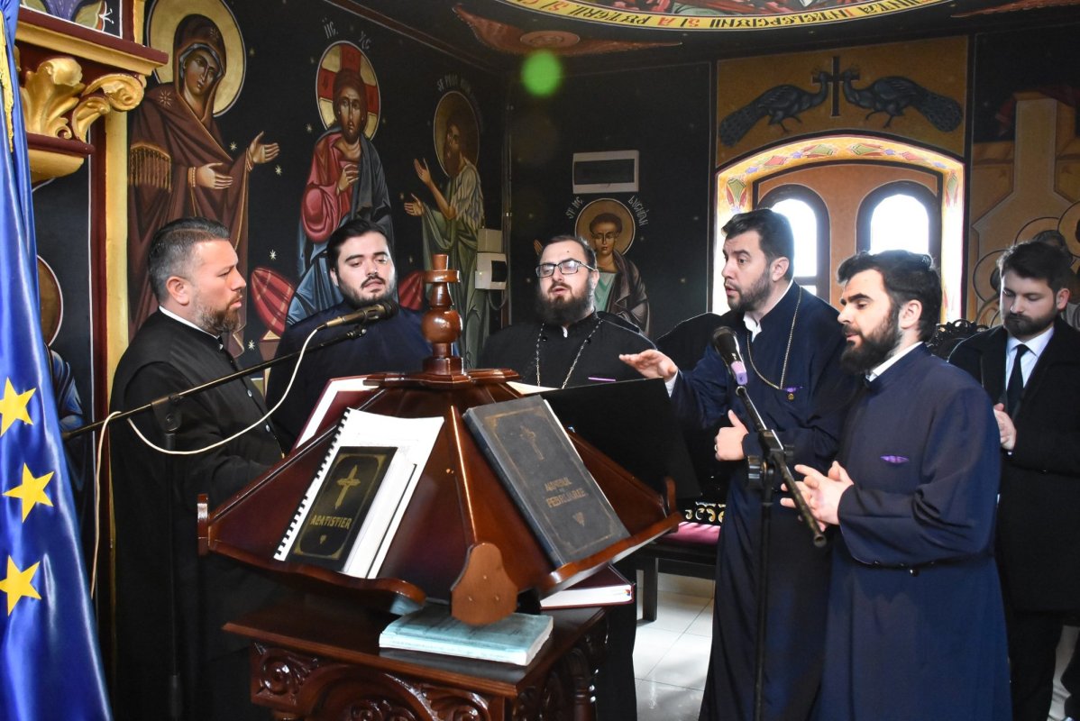 Slujire arhierească la Biserica „Sfinții Arhangheli Mihail și Gavriil” din Domnești 286050