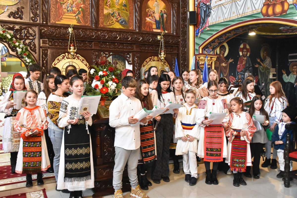 Slujire arhierească la Biserica „Sfinții Arhangheli Mihail și Gavriil” din Domnești 286052