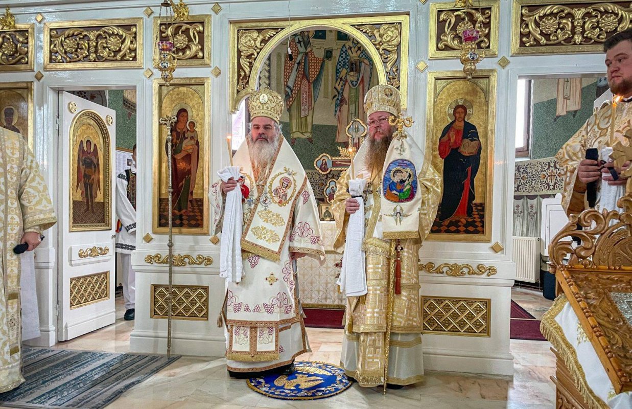 Doi ierarhi au slujit în Bilbor, Harghita 286173