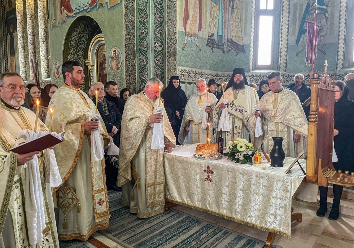 Doi ierarhi au slujit în Bilbor, Harghita 286174