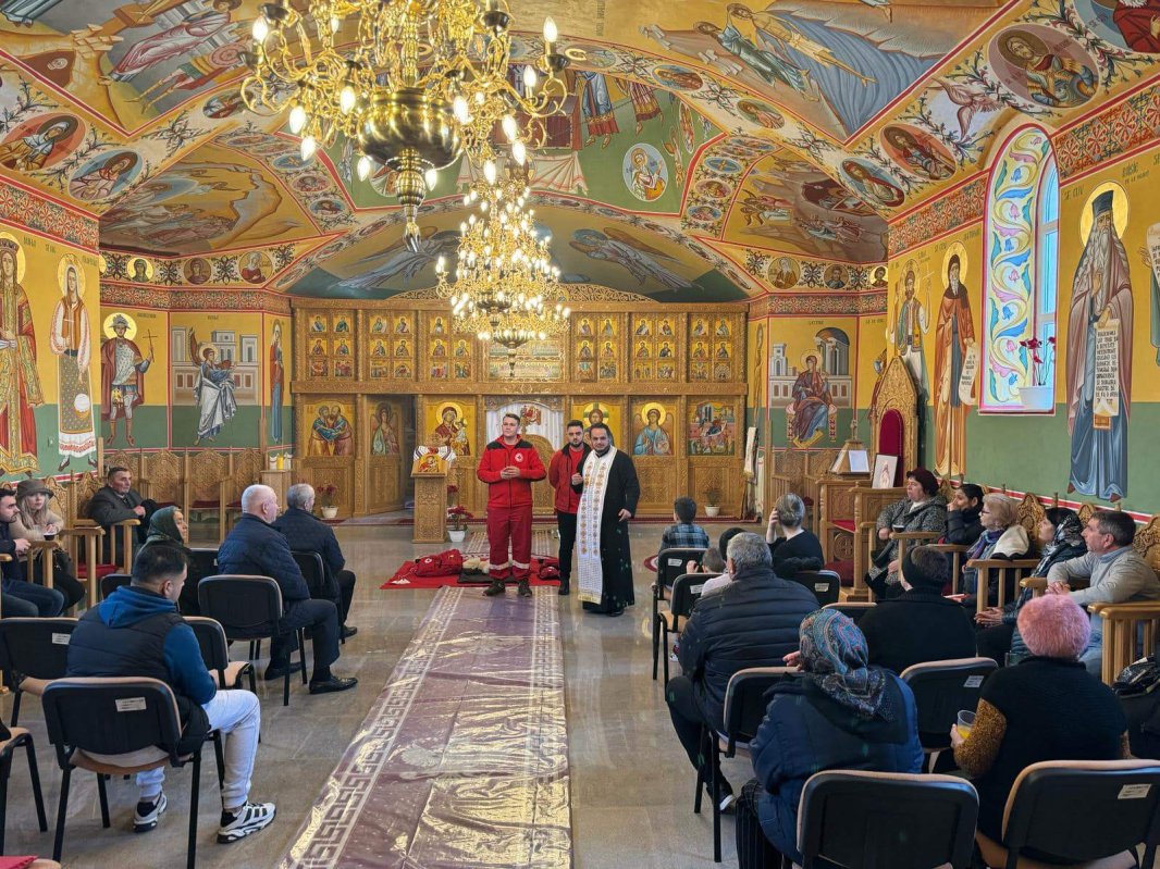 Lecții de prim ajutor într-o parohie ilfoveană 286186