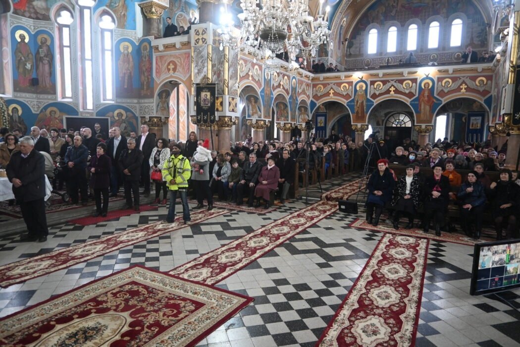 Liturghie arhierească în Parohia „Adormirea Maicii Domnului” din Zalău 286169