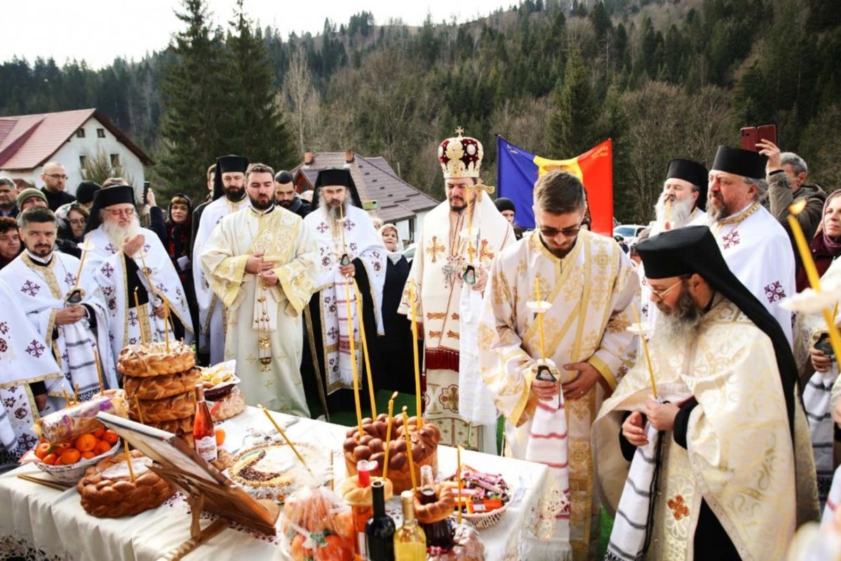 Simpozion omagial la Mănăstirea Paltin - Petru Vodă 286177