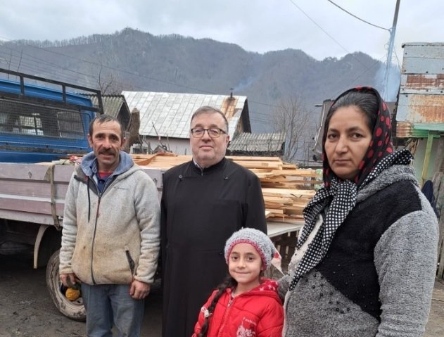 Sprijin pentru o familie din Vâlcea căreia i-a ars casa 286321