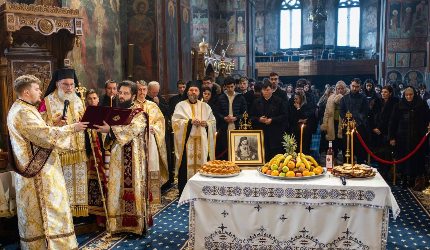 Episcopul Melchisedec Ștefănescu comemorat la Roman 286426