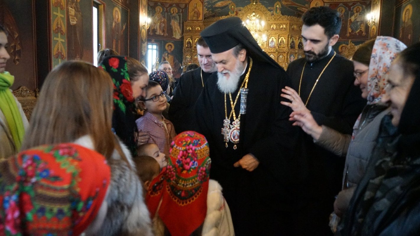 Slujire arhierească la Parohia „Sfinții Apostoli Petru și Pavel” din Călărași 286543