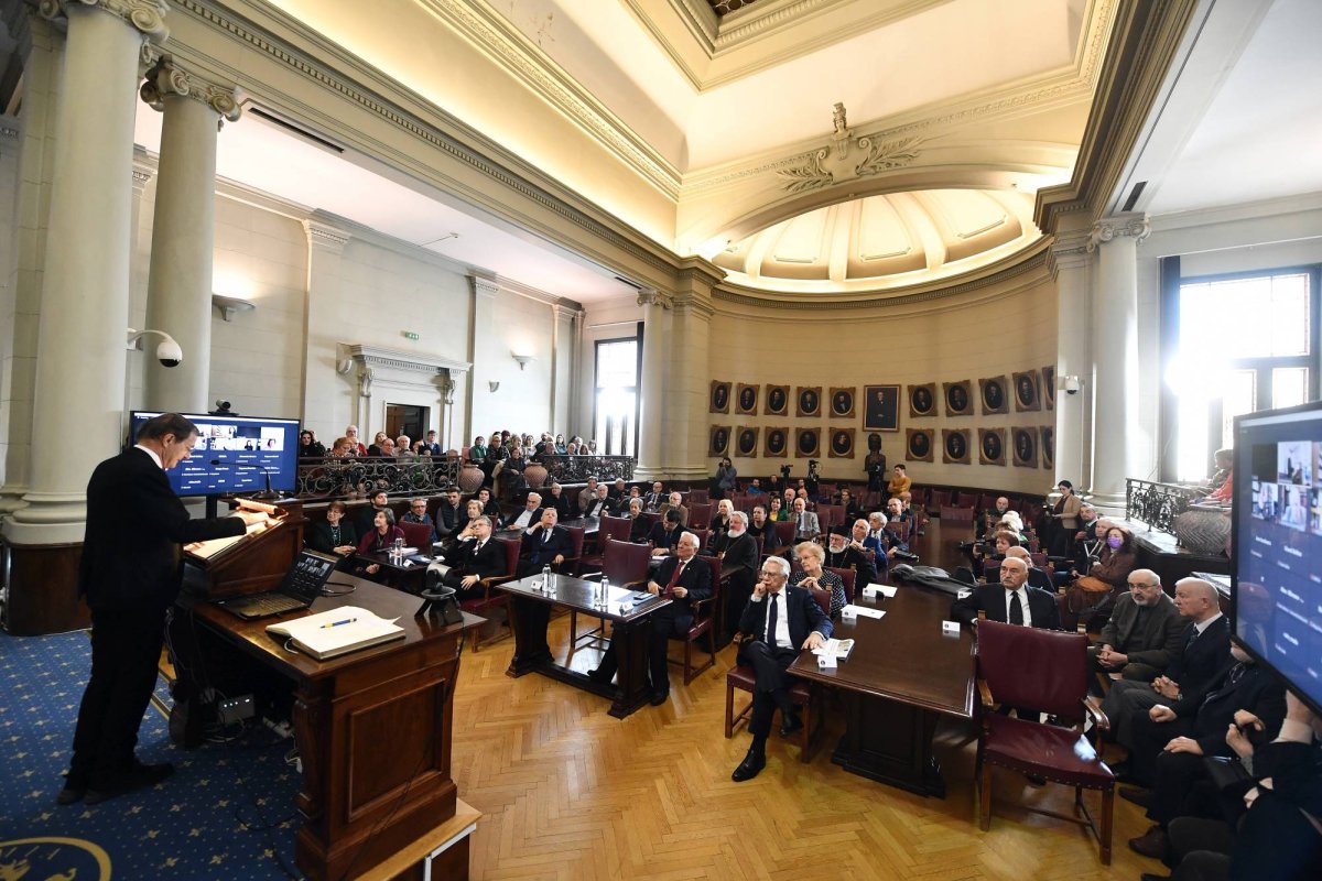 Academicianul Răzvan Theodorescu - bun cunoscător al artei bisericeşti medievale din România 286610