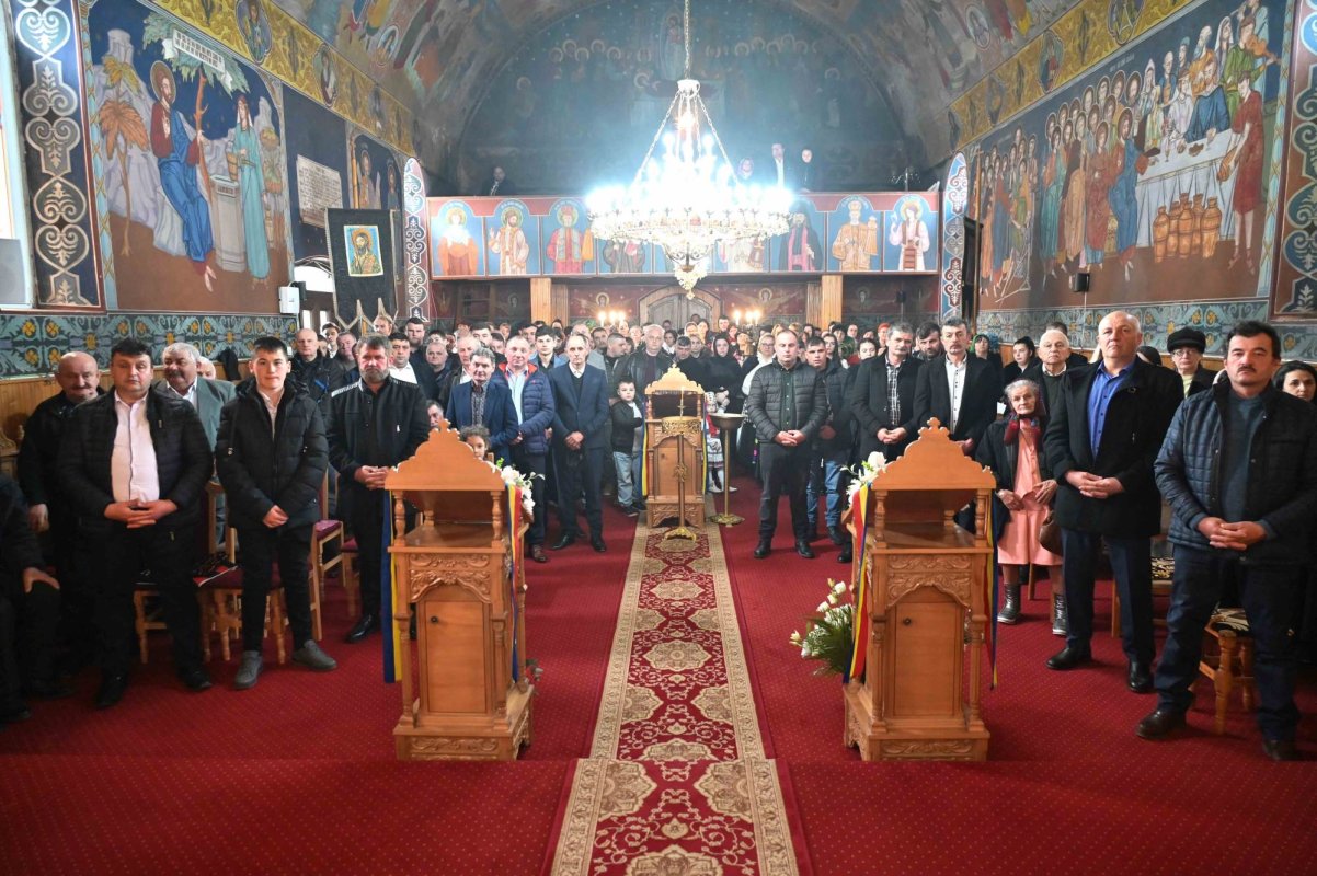 Vizită arhierească la căminul de vârstnici din Ponoară 286603