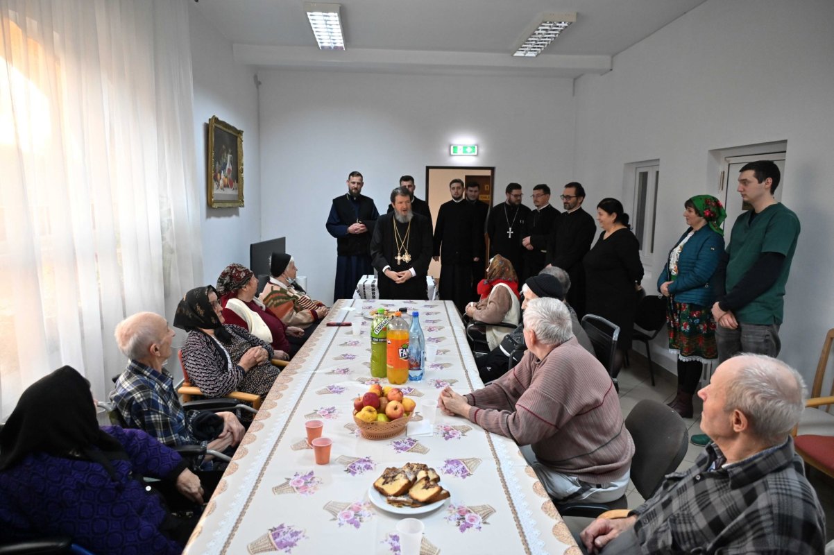 Vizită arhierească la căminul de vârstnici din Ponoară 286604