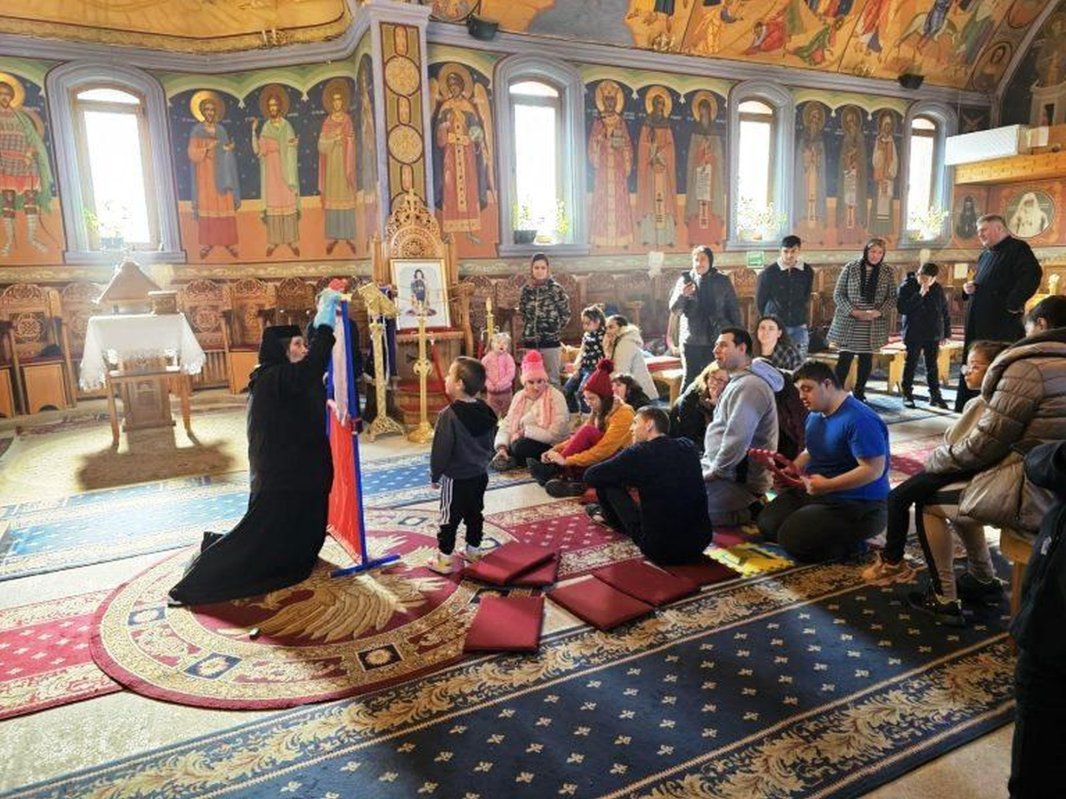 Rugăciune și comuniune pentru copiii cu dizabilități din Protoieria Bacău 286877