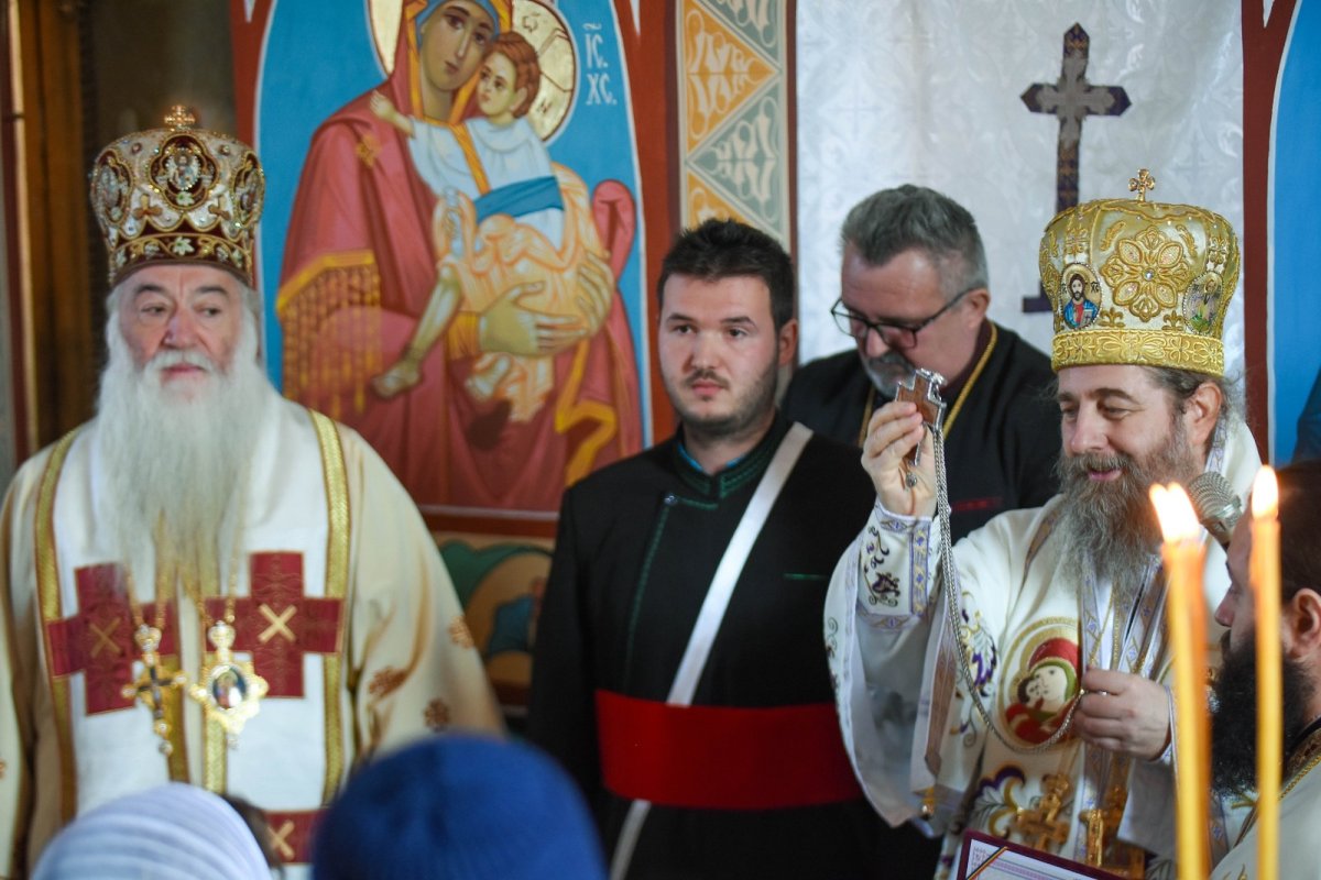 Veșmânt de har pentru un lăcaș mehedințean 286874