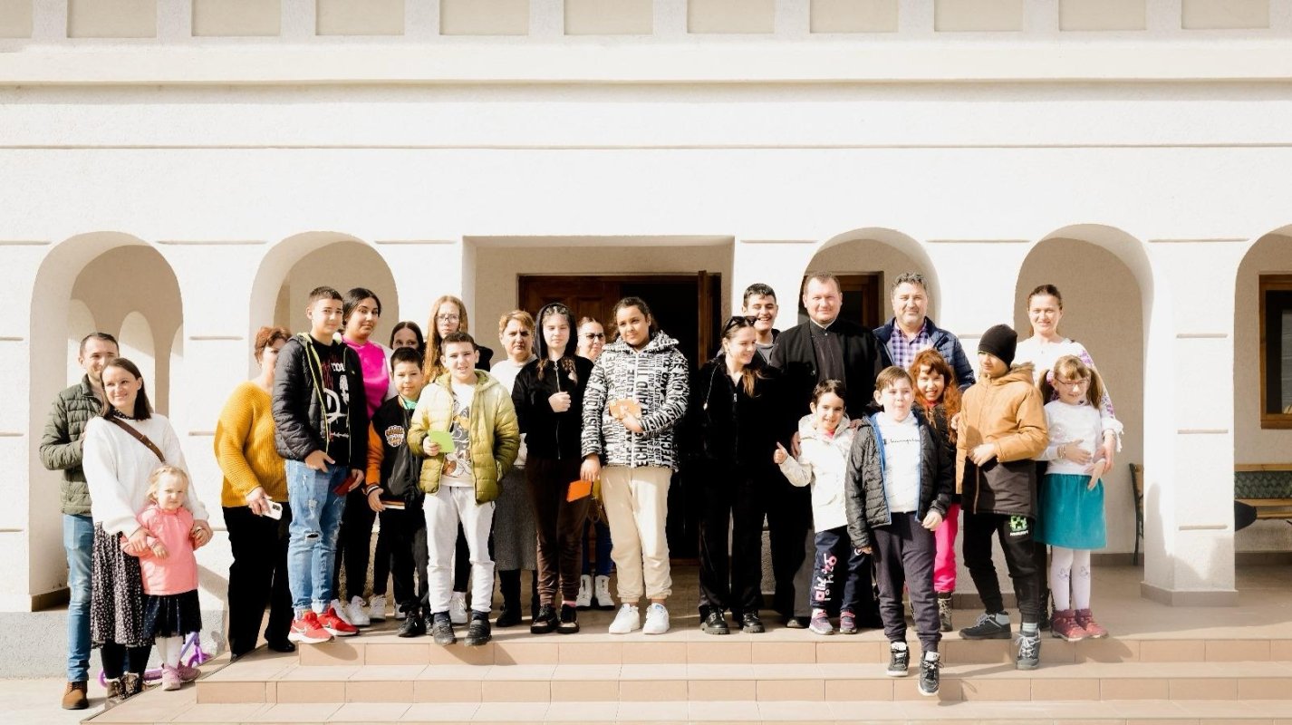 Activități cu tinerii la o parohie din fosta cetate de scaun munteană 287033