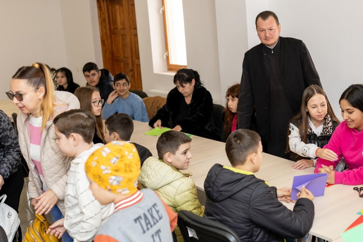 Activități cu tinerii la o parohie din fosta cetate de scaun munteană 287034