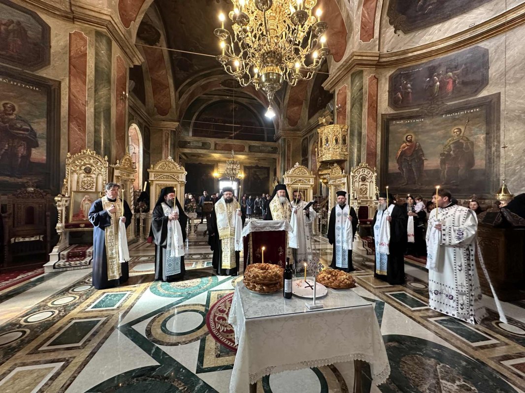 Slujbă de pomenire la mănăstirea prahoveană Ghighiu 287047