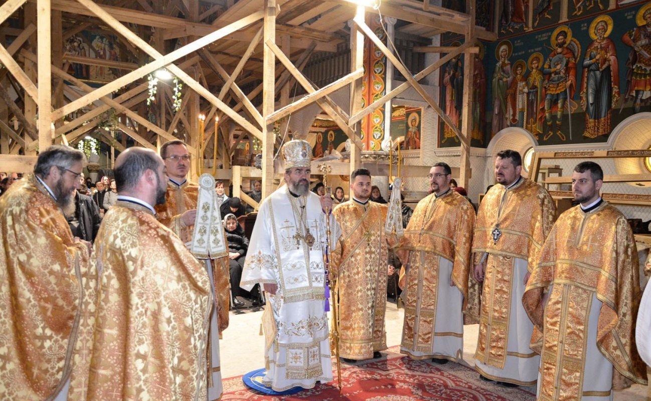 Slujiri ale ierarhilor hunedoreni în Duminica a 33-a după Rusalii 287021