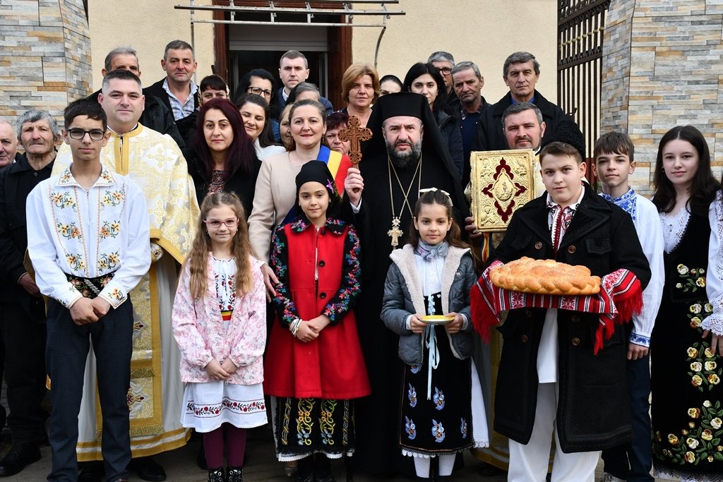 Vizită arhierească într-o parohie de pe Valea Almăjului 287032