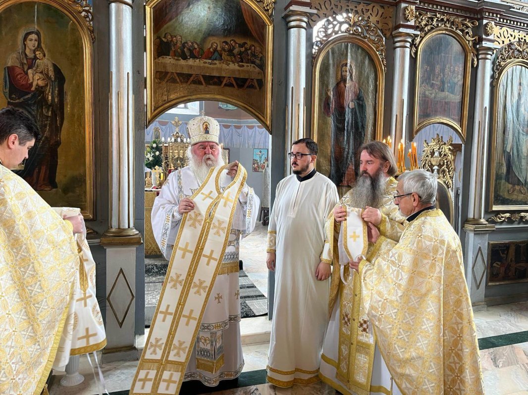 Slujire arhierească la Parohia Banloc, județul Timiș 287109