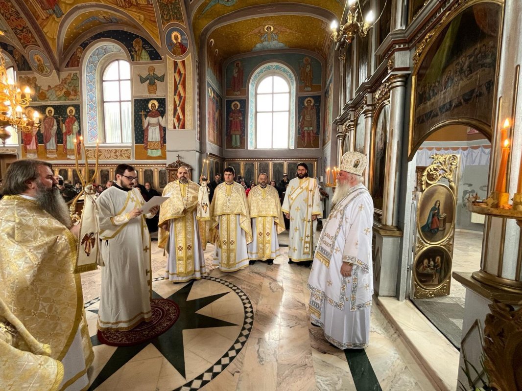 Slujire arhierească la Parohia Banloc, județul Timiș 287110