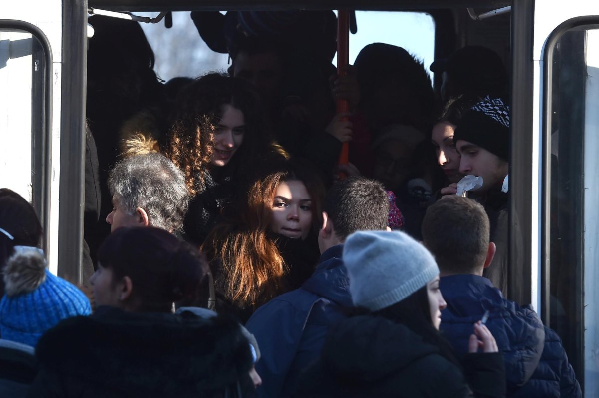 Adolescenții nu mai au voie să cumpere țigări electronice 287284