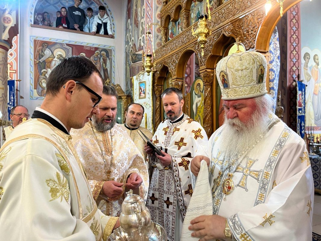 Mitropolitul Banatului la parohia ortodoxă ucraineană din Lugoj 287504