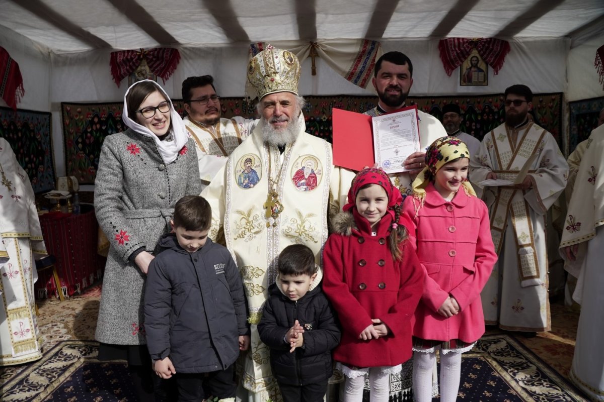 Sfințirea bisericii și acțiuni sociale într‑o parohie gălățeană 287517