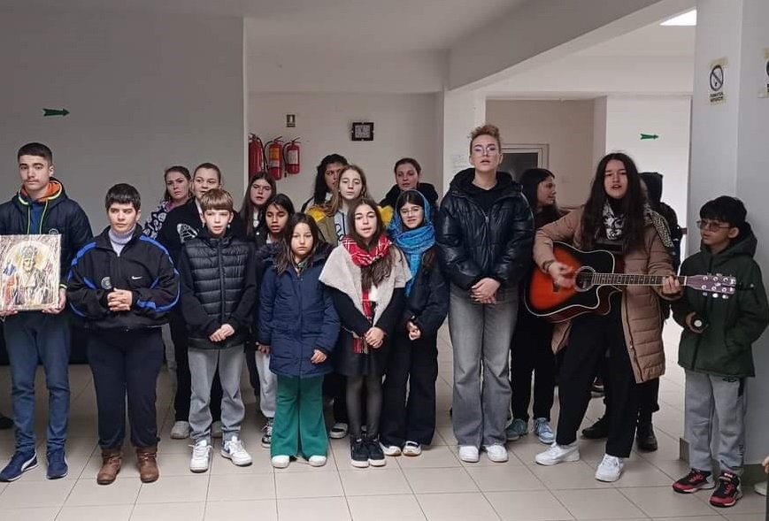 Activități desfășurate de tinerii dintr‑o parohie gorjeană  287731