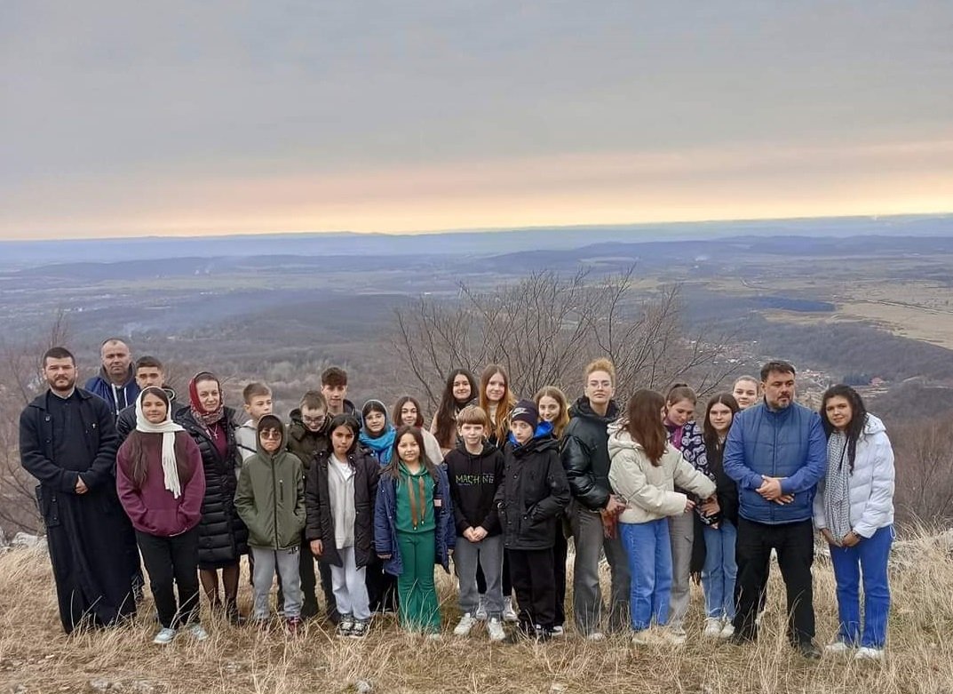 Activități desfășurate de tinerii dintr‑o parohie gorjeană  287734