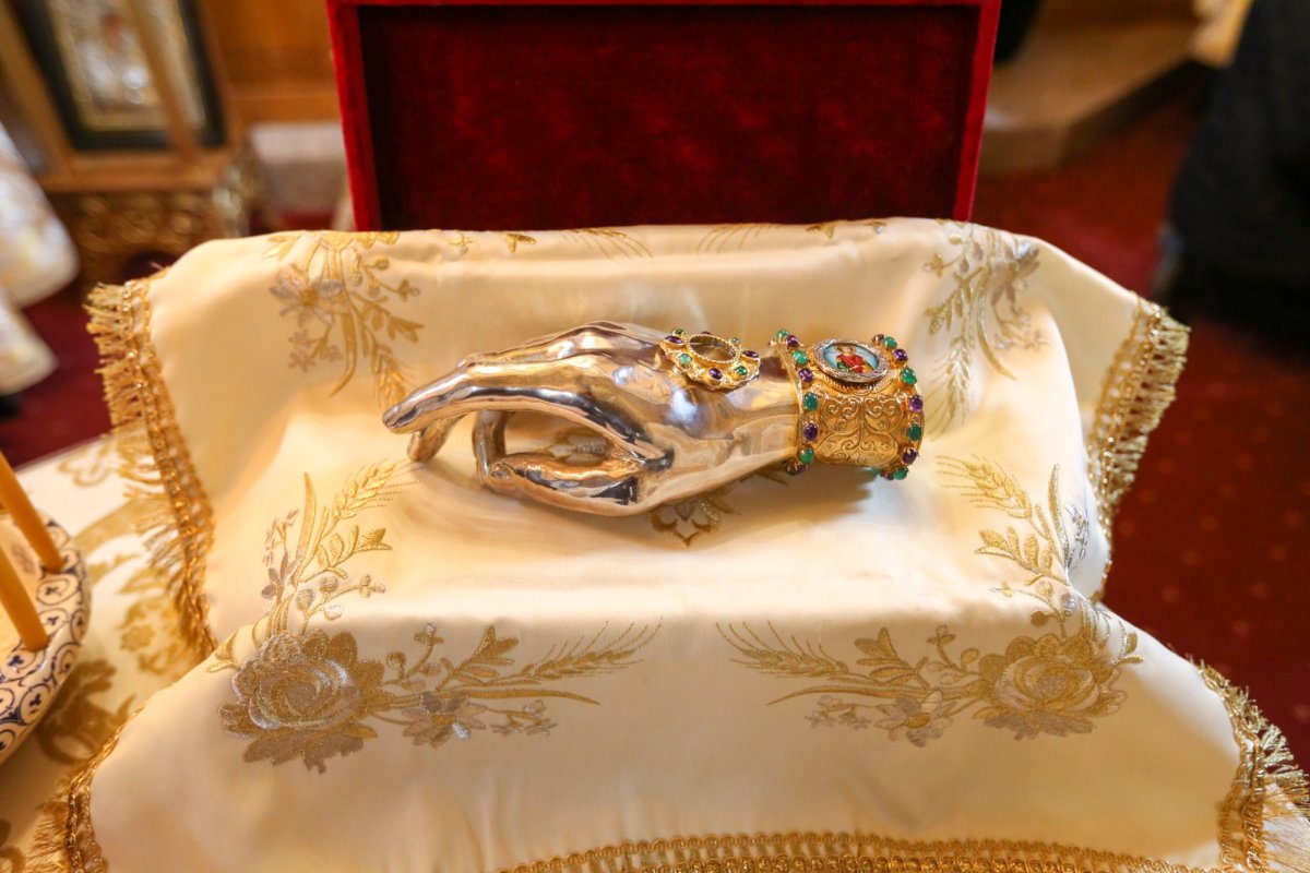 Moaștele Sfântului Pantelimon la capela spitalului din Dumbrăveni 287721