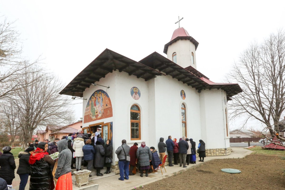 Moaștele Sfântului Pantelimon la capela spitalului din Dumbrăveni 287722