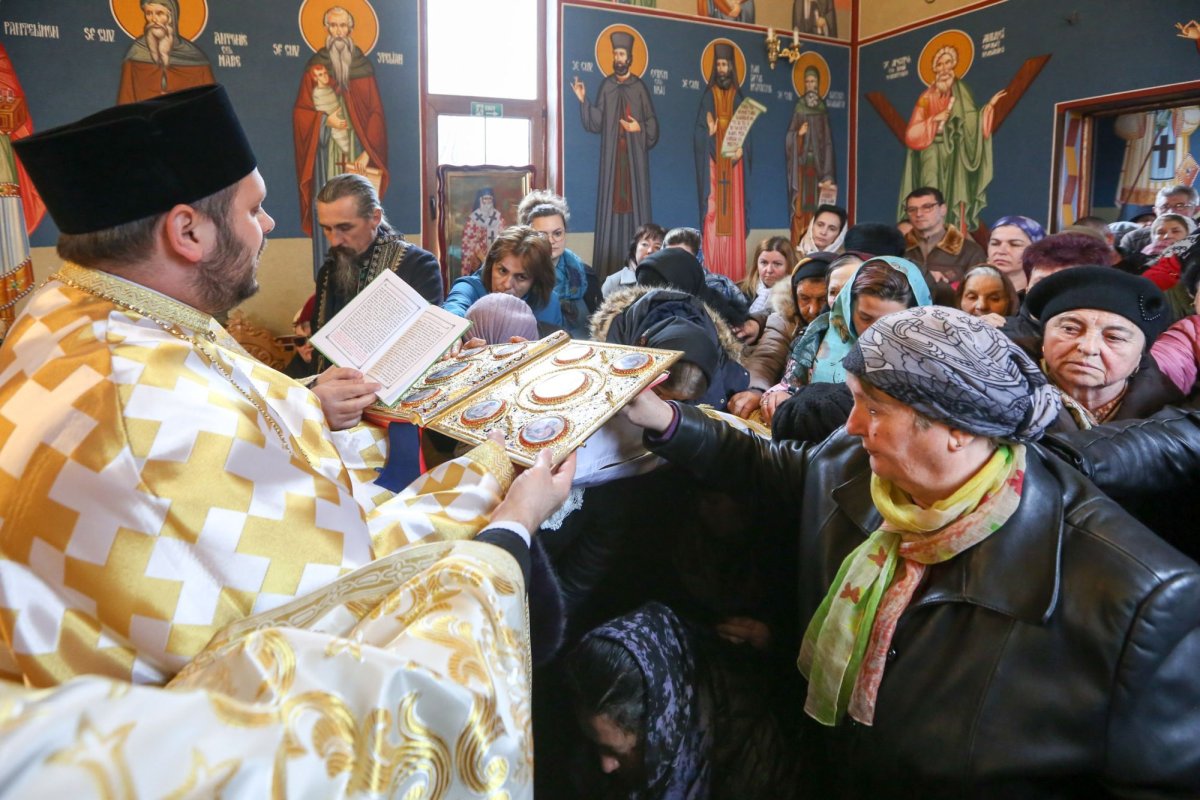 Moaștele Sfântului Pantelimon la capela spitalului din Dumbrăveni 287724