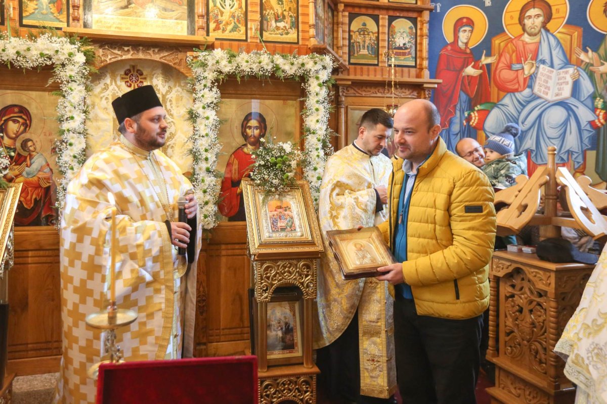 Moaștele Sfântului Pantelimon la capela spitalului din Dumbrăveni 287725