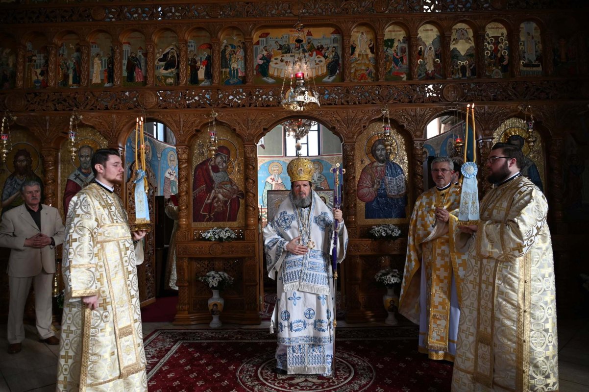 Slujire a Episcopului Oradiei în Parohia Sânmartin I 287604