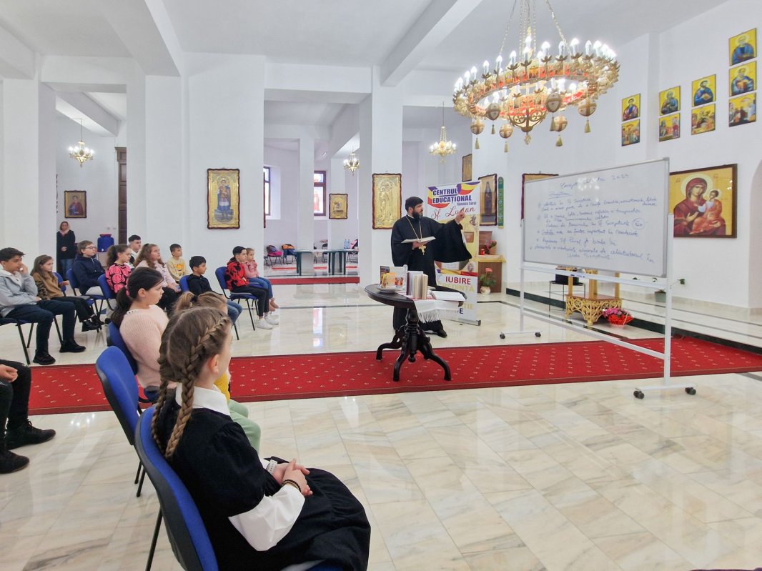 Activități catehetice la o parohie din Râmnicu Sărat 288071