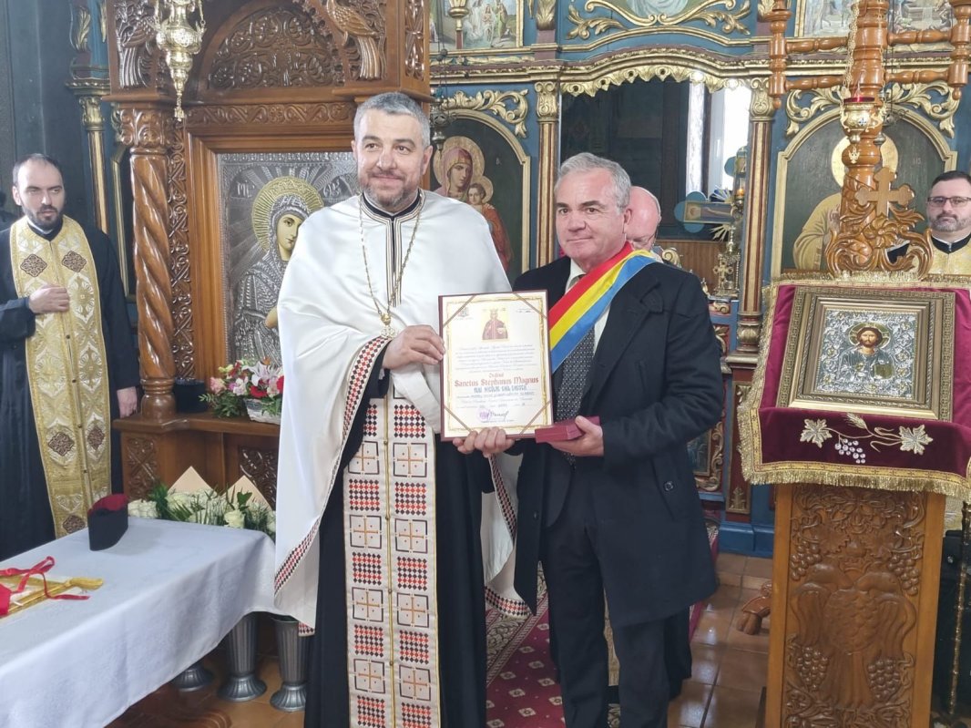 Înnoirea bisericii și Sfântul Maslu într-o parohie din Prahova  288151