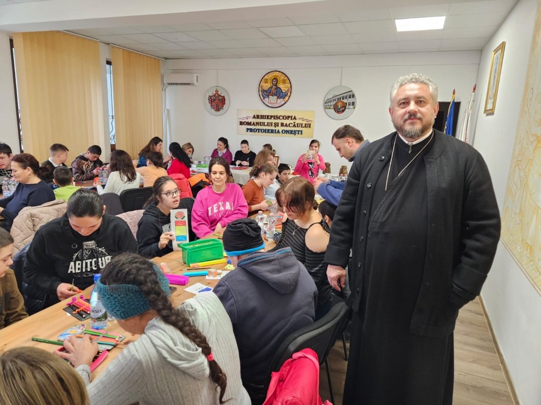 Rugăciune și cursuri de formare în sprijinul copiilor speciali la Onești 288108