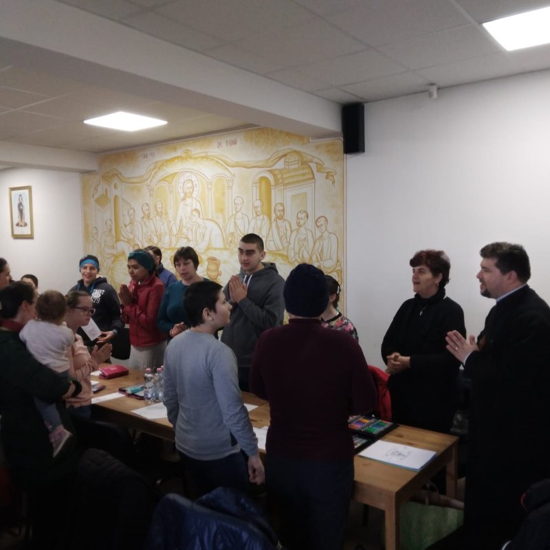 Rugăciune și cursuri de formare în sprijinul copiilor speciali la Onești 288111