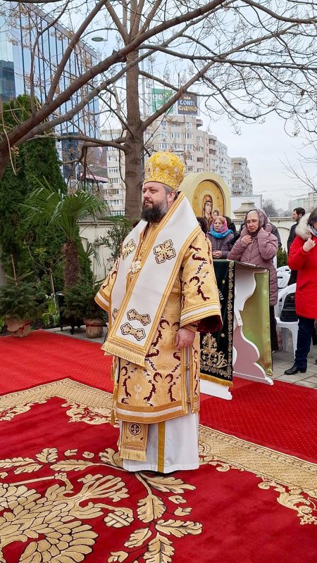 Binecuvântare arhierească pentru pelerinii de la Paraclisul Catedralei Naționale 288278