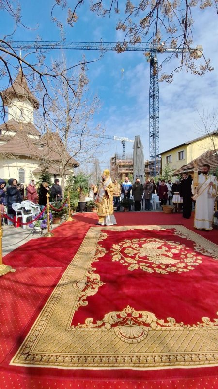 Binecuvântare arhierească pentru pelerinii de la Paraclisul Catedralei Naționale 288282