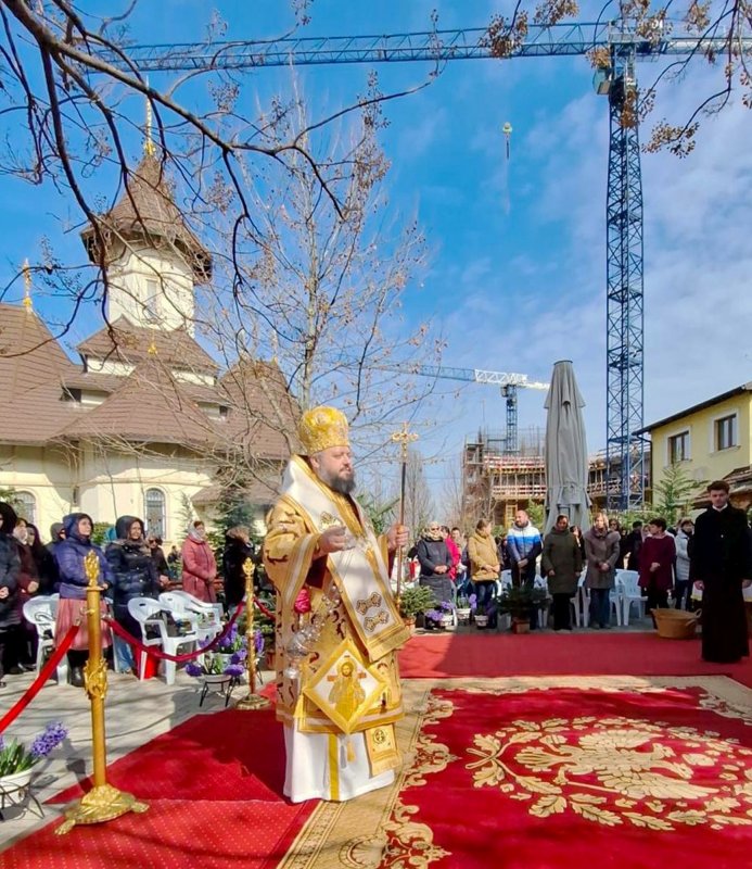 Binecuvântare arhierească pentru pelerinii de la Paraclisul Catedralei Naționale 288283