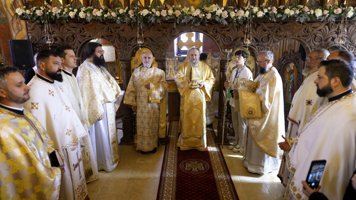 Pictura bisericii din Tohanu Nou, județul Brașov, a fost resfințită 288335