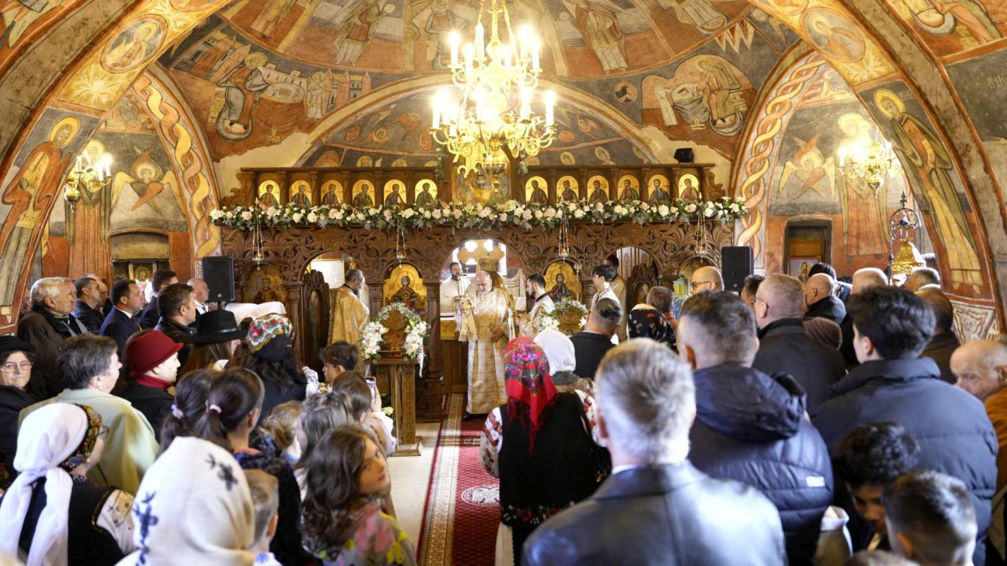 Pictura bisericii din Tohanu Nou, județul Brașov, a fost resfințită 288341